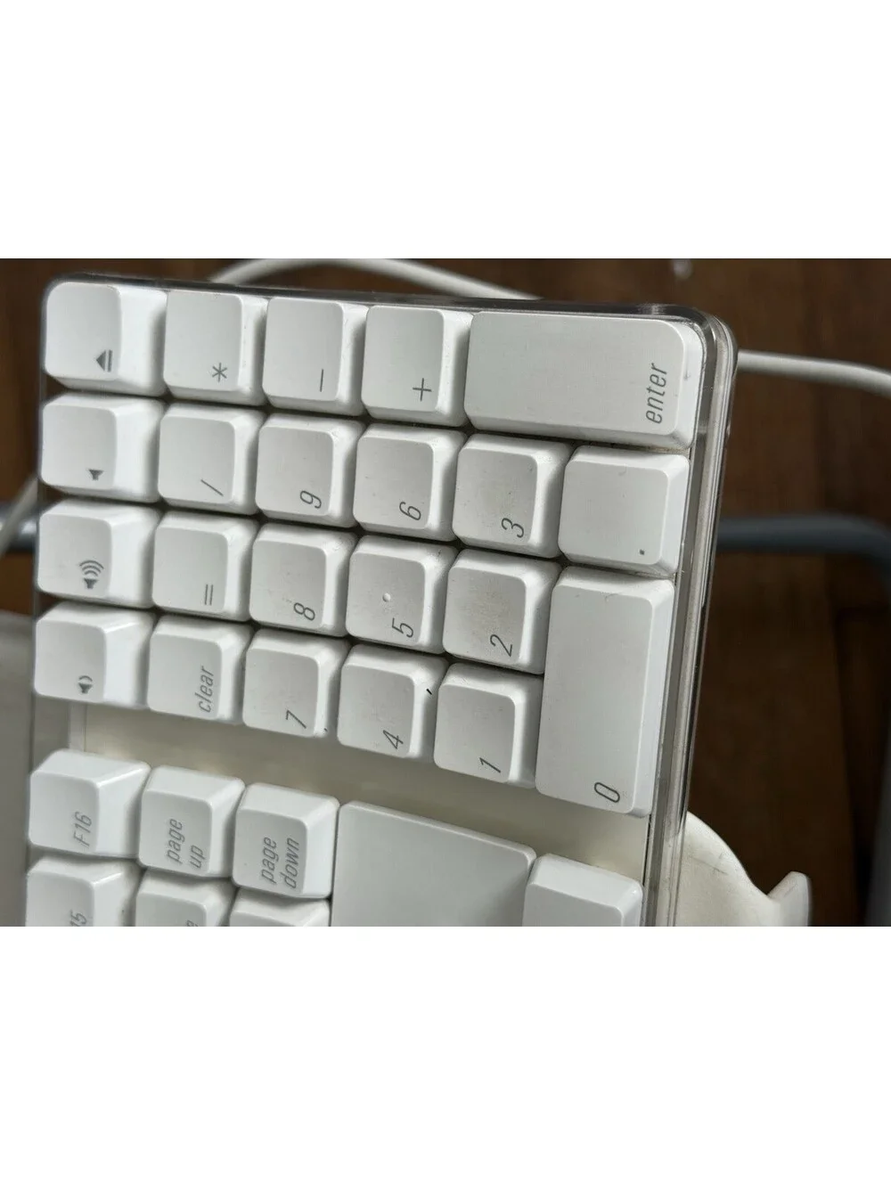 Genuine Apple Mac A1048 White Wired Full Size Keyboard with 2 USB port. W/mouse